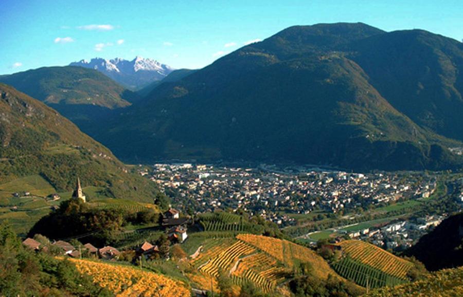 Tollhof Villa Bolzano Bagian luar foto
